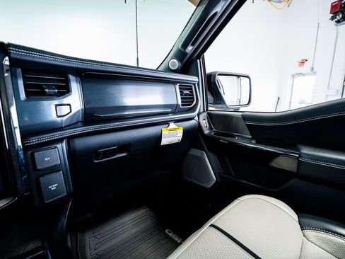 Used 2023 Ford F150 Lightning Platinum image 47