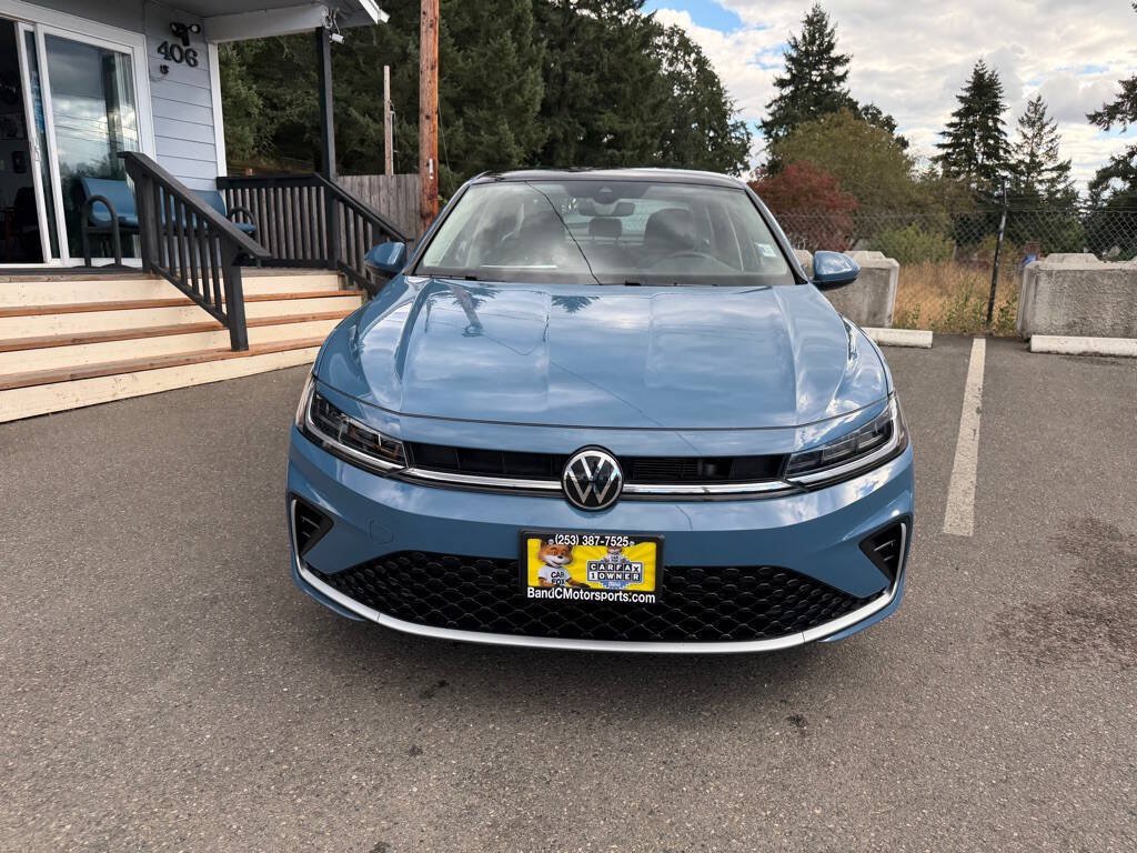 Used 2025 Volkswagen Jetta SE FWD image 18