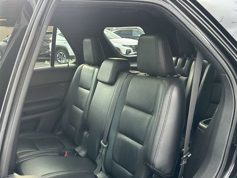 Used 2015 Ford Explorer XLT w/ Equipment Group 202B image 27