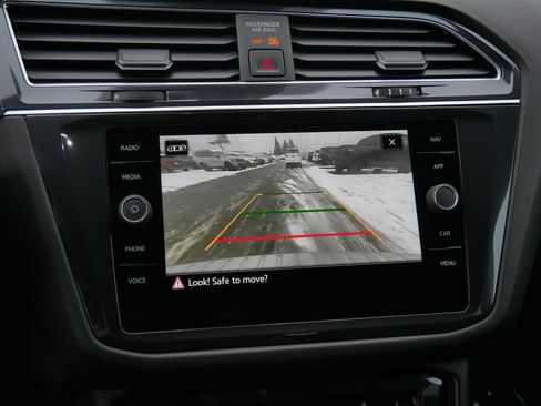 Used 2022 Volkswagen Tiguan SEL R-Line image 33