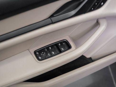 Used 2022 Porsche Taycan 4S image 39