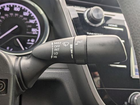 Used 2020 Toyota Camry LE image 31