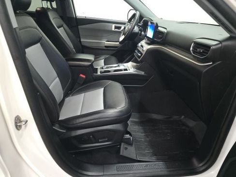 Used 2023 Ford Explorer XLT w/ Equipment Group 202A AWD/4WD image 3