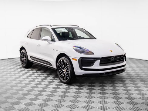 Certified 2026 Porsche Macan AWD/4WD image 6