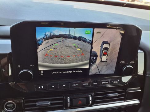 Used 2023 Nissan Pathfinder SL image 7