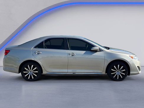 Used 2014 Toyota Camry LE FWD image 6