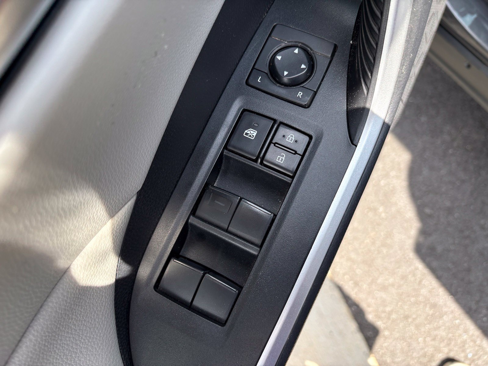 Used 2021 Toyota RAV4 XLE w/ Convenience Package AWD/4WD image 26