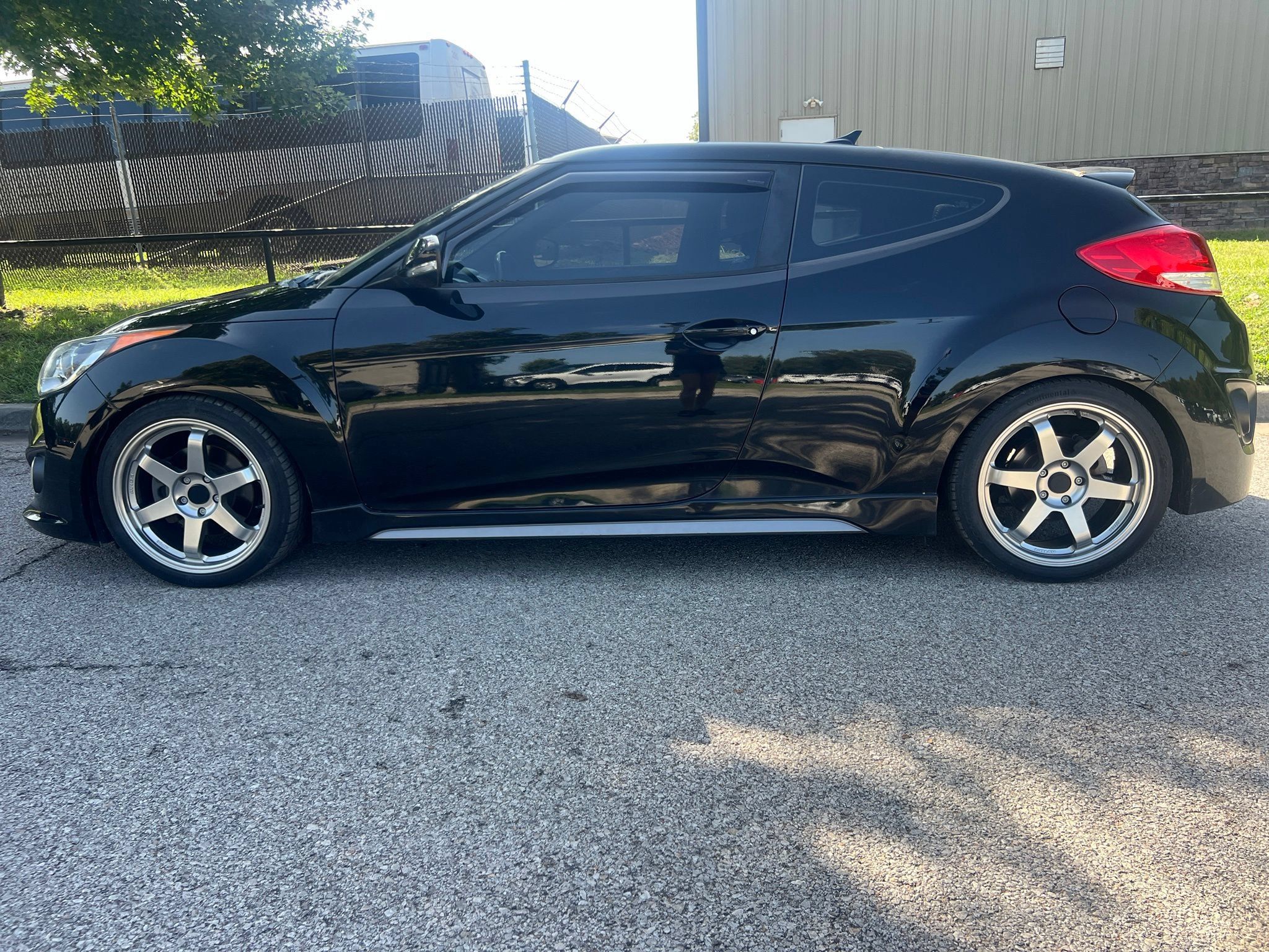 Used 2016 Hyundai Veloster Turbo FWD image 9