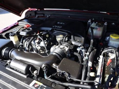 Used 2021 Jeep Wrangler Unlimited Sahara image 34