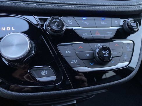 New 2026 Chrysler Pacifica Select image 12