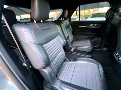 Used 2025 Ford Explorer ST-Line image 20