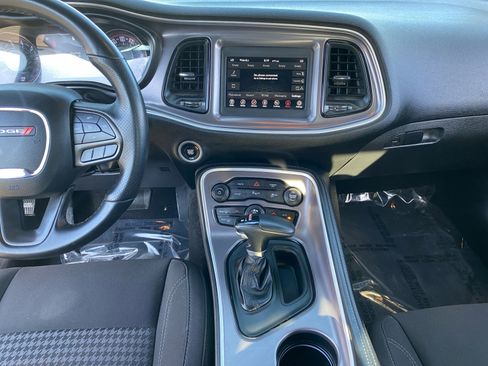 Used 2021 Dodge Challenger SXT w/ Driver Convenience Group RWD image 11