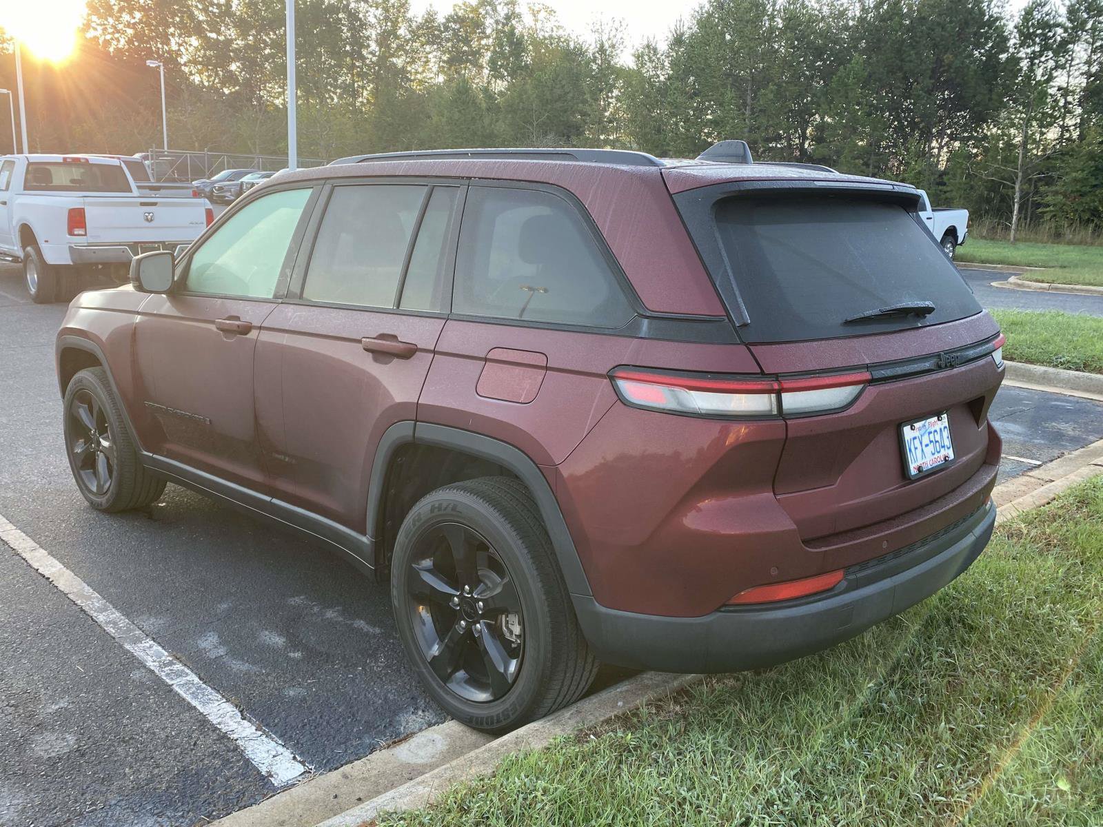 Used 2023 Jeep Grand Cherokee Altitude RWD image 6