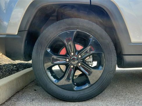 Used 2018 Jeep Compass Latitude AWD/4WD image 19