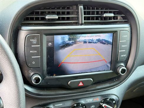 Used 2022 Kia Soul LX FWD image 11