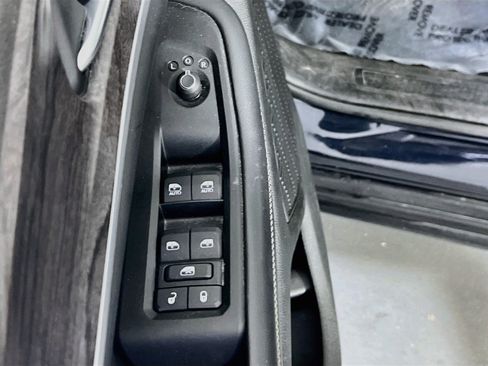 Used 2023 Jeep Grand Cherokee L Limited w/ Luxury Tech Group II AWD/4WD image 18