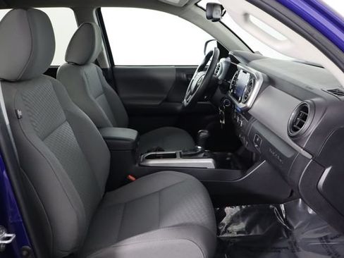 Used 2022 Toyota Tacoma SR5 w/ Technology Package RWD image 17