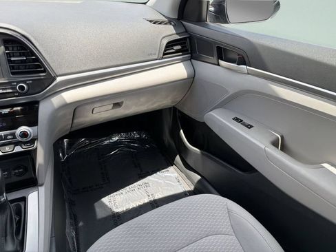 Used 2020 Hyundai Elantra SE FWD image 22