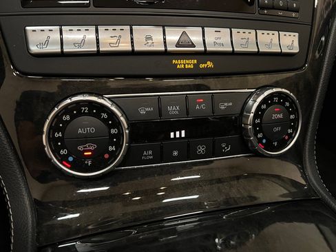 Used 2013 Mercedes-Benz SL 550 image 34