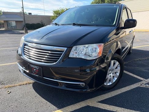 Used 2015 Chrysler Town & Country Touring w/ Driver Convenience Group FWD image 1