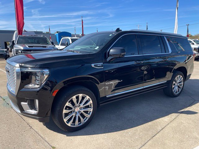 Used 2023 GMC Yukon XL Denali AWD/4WD image 2