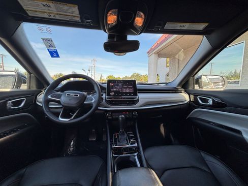 Used 2025 Jeep Compass Limited AWD/4WD image 34