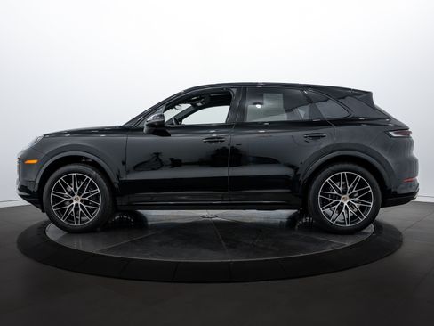 Certified 2025 Porsche Cayenne image 2