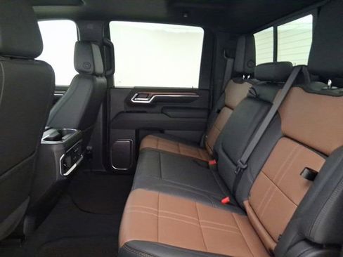 Used 2025 Chevrolet Silverado 2500 High Country w/ High Country Premium Package image 18