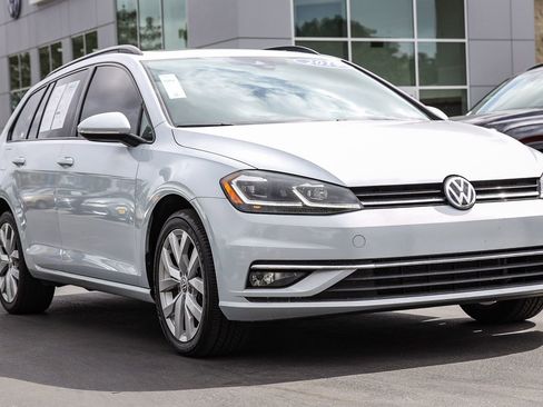 Used 2019 Volkswagen Golf SE image 5