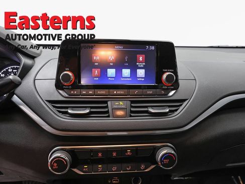 Used 2022 Nissan Altima 2.5 S FWD image 11