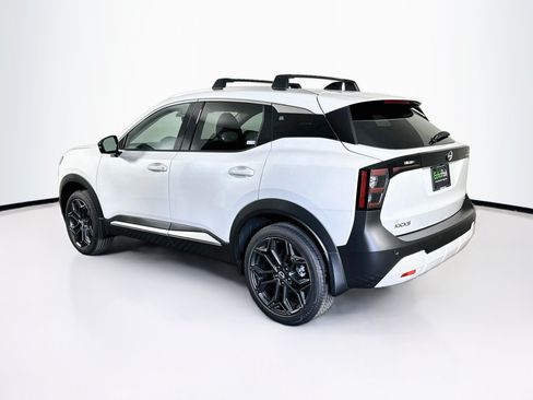 Used 2026 Nissan Kicks SR w/ Illumination Package FWD image 5