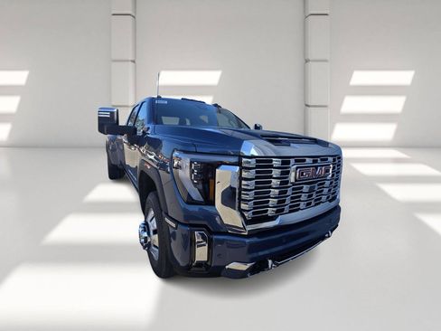 New 2026 GMC Sierra 3500 Denali w/ Denali Reserve Package image 3