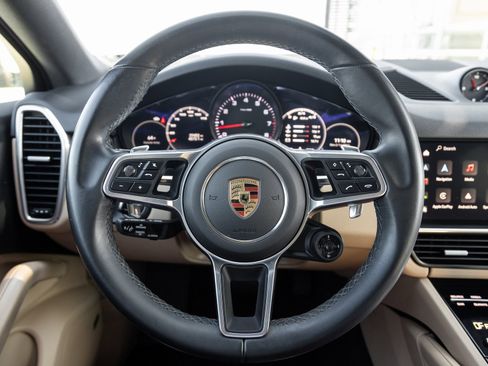 Certified 2023 Porsche Cayenne Platinum Edition image 13