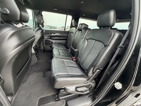 Used 2024 Jeep Wagoneer Series II w/ Flexible Seating Group AWD/4WD image 19