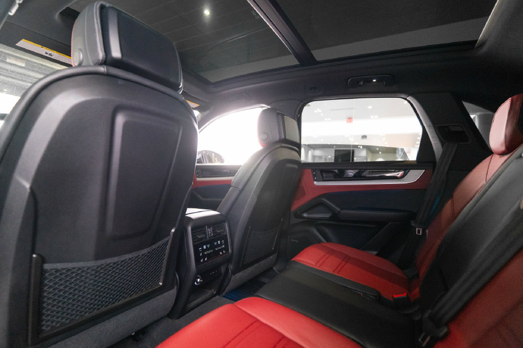 Certified 2025 Porsche Cayenne AWD/4WD image 15