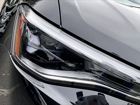 New 2026 Volkswagen Taos SE image 13