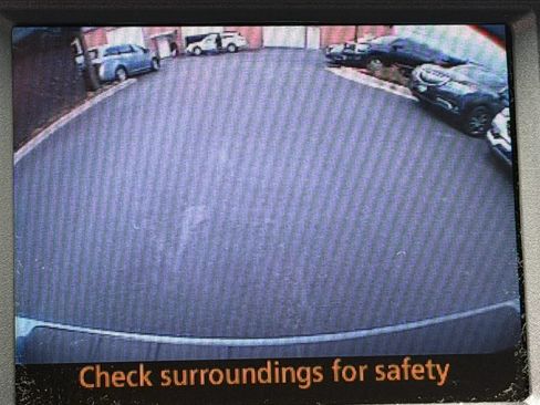 Used 2012 Toyota Highlander FWD w/ Tech Pkg image 17