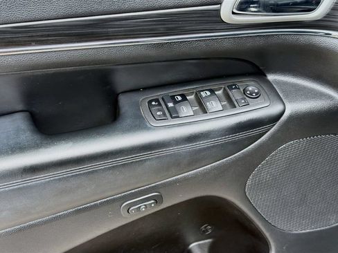 Used 2022 Jeep Grand Cherokee Limited w/ Technology Group AWD/4WD image 19