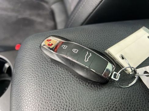 Used 2018 Porsche Macan Base image 17