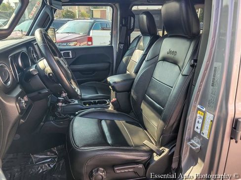 Certified 2019 Jeep Wrangler Unlimited Sahara w/ Quick Order Package 24M Moab AWD/4WD image 17
