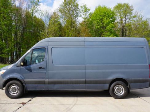 Used 2019 Mercedes-Benz Sprinter 170 image 2