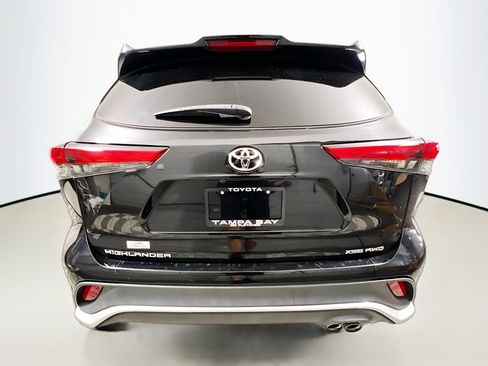Used 2022 Toyota Highlander XSE image 6