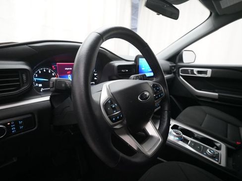 Used 2024 Ford Explorer XLT AWD/4WD image 7