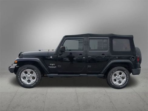 Used 2017 Jeep Wrangler Unlimited Sahara w/ Connectivity Group image 3