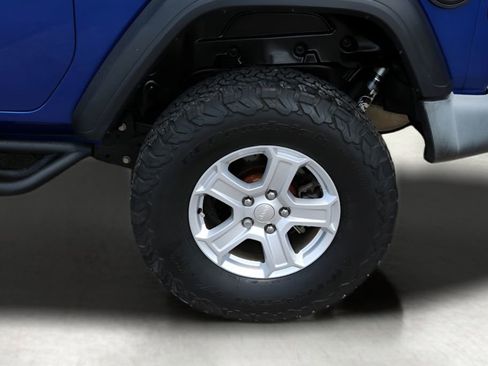 Used 2019 Jeep Wrangler Sport AWD/4WD image 9