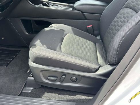 Used 2025 Nissan Pathfinder SV FWD image 18