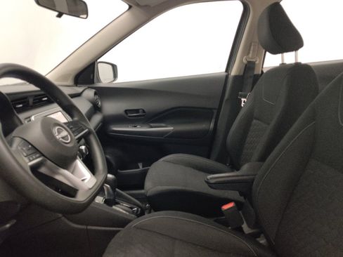 Used 2022 Nissan Kicks S FWD image 17