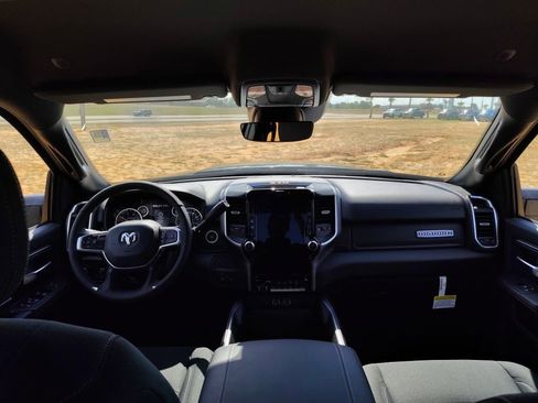 New 2025 RAM 2500 Big Horn AWD/4WD image 36