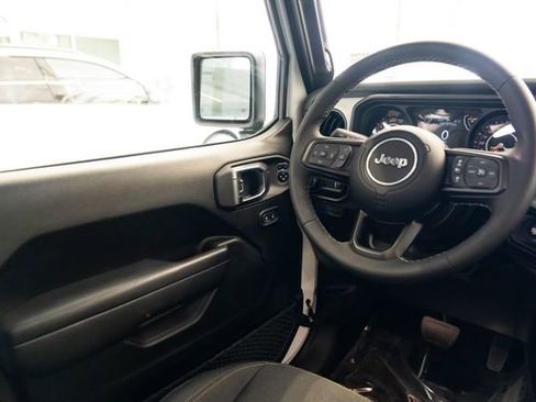 Used 2025 Jeep Wrangler Unlimited Sport AWD/4WD image 11