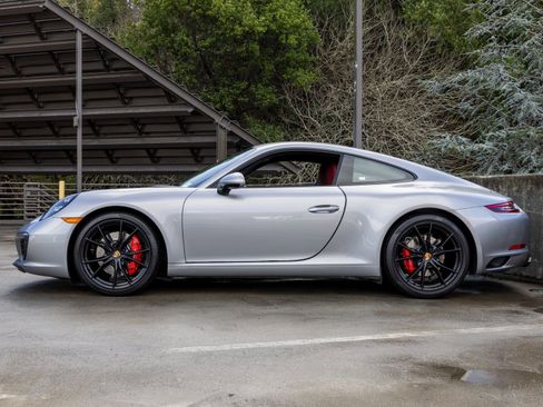 Used 2018 Porsche 911 Carrera S image 2